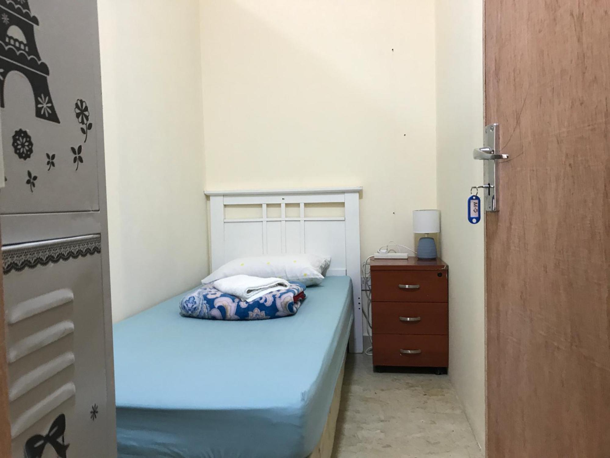 Backpacker'S Bed - No Parking Space Абу Даби Екстериор снимка