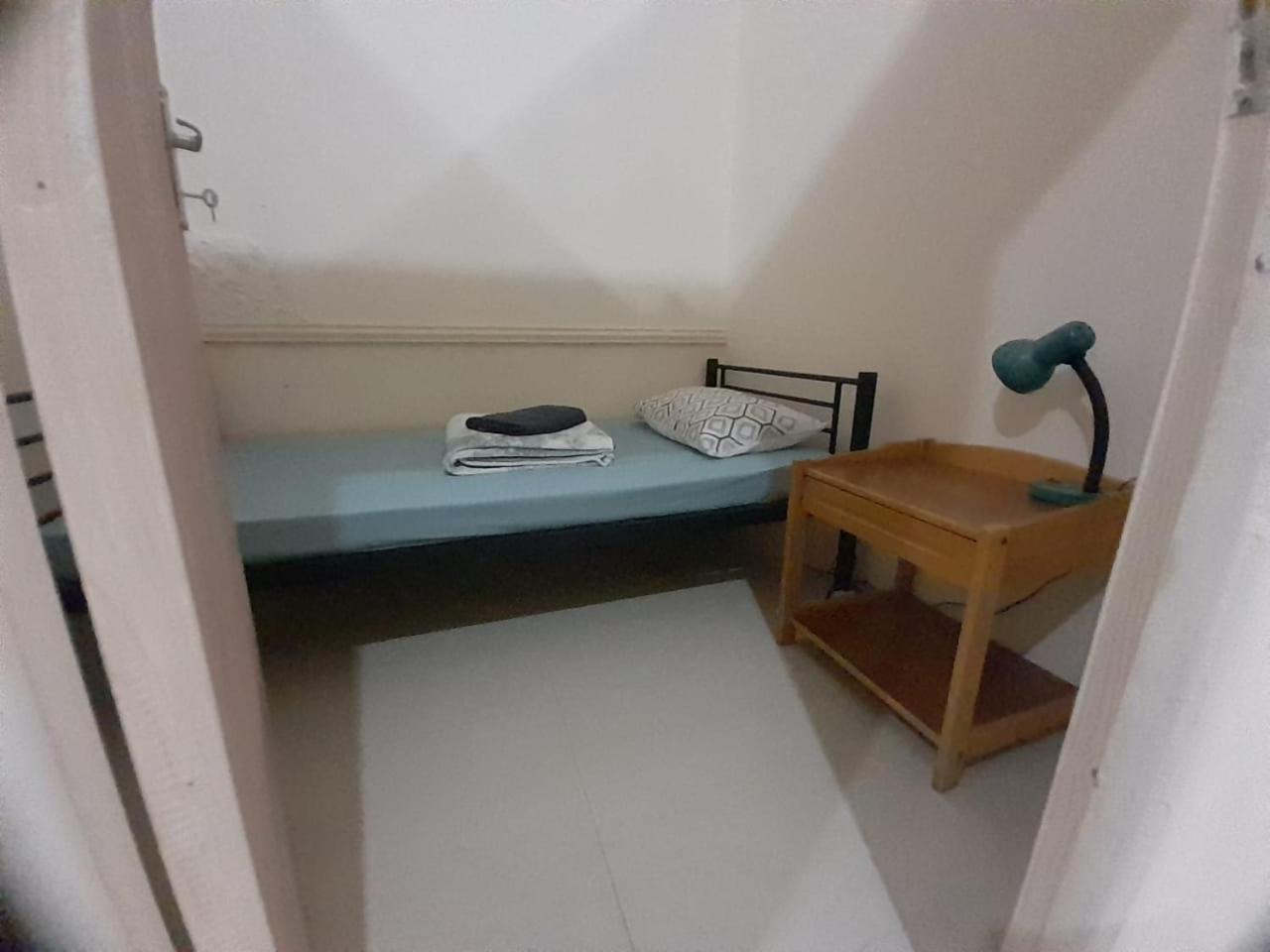 Backpacker'S Bed - No Parking Space Абу Даби Екстериор снимка
