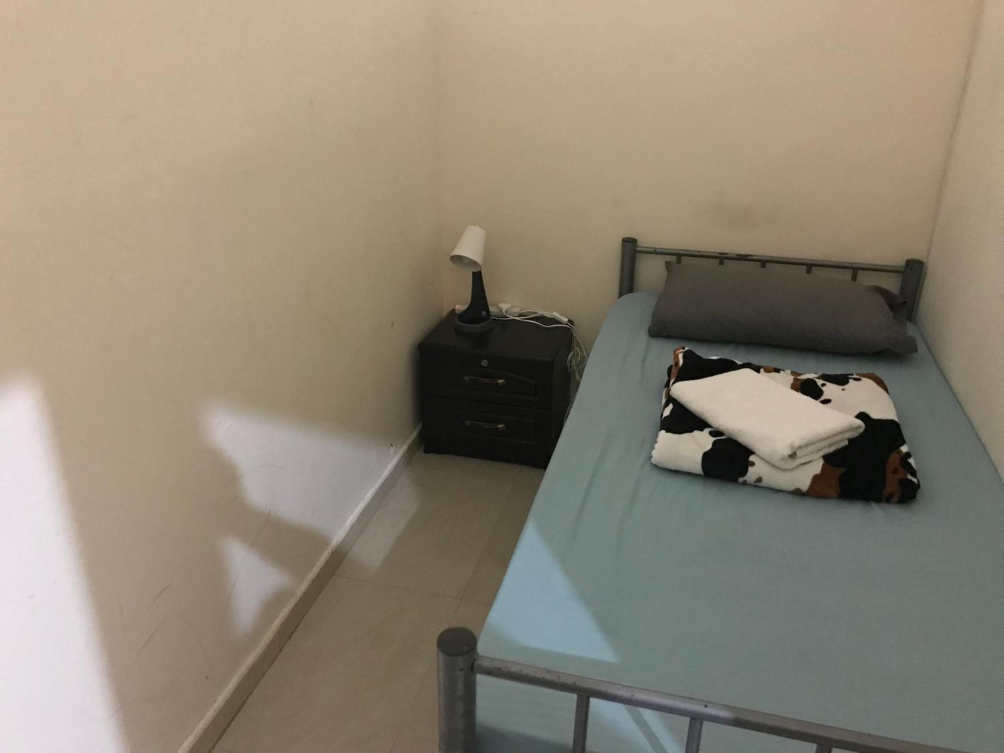 Backpacker'S Bed - No Parking Space Абу Даби Екстериор снимка