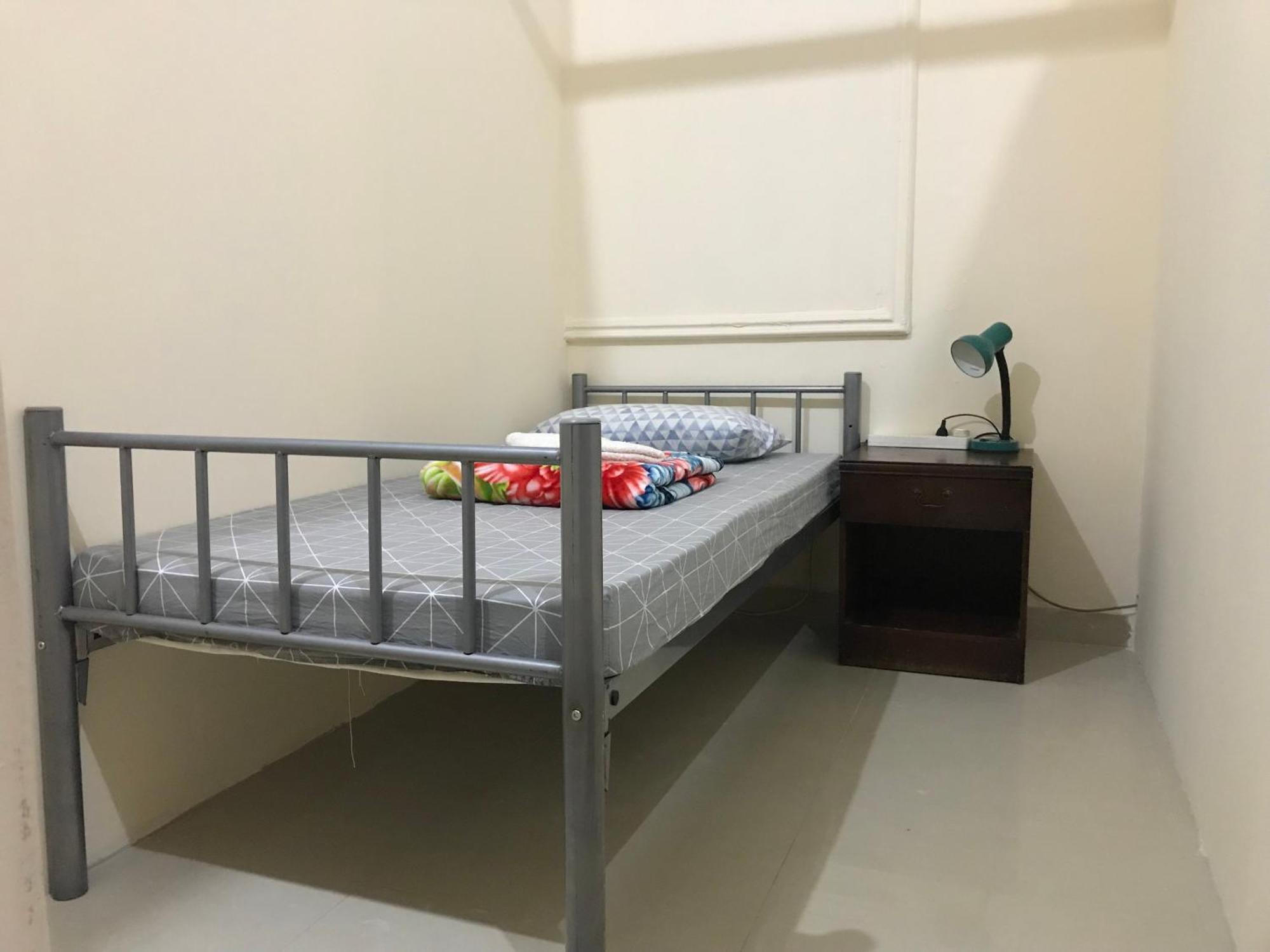 Backpacker'S Bed - No Parking Space Абу Даби Екстериор снимка